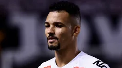 Zé Ivaldo jogador do Santos durante partida contra o CRB no estádio Vila Belmiro pelo campeonato Copa Do Brasil 2025.