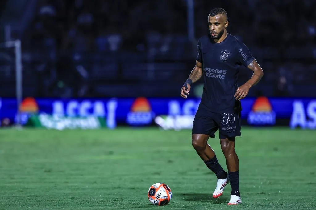 Alex Santana em ação pelo Corinthians. Foto: Marcello Zambrana/AGIF