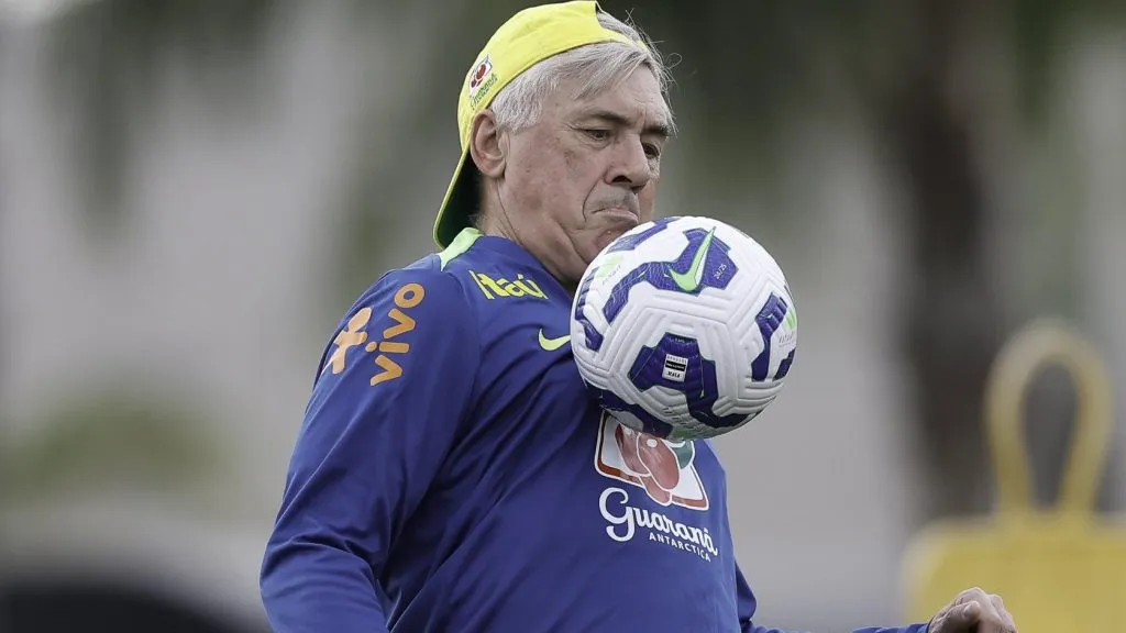 Lances de Ancelotti em treino da Seleção viralizam nas redes. Foto: Rafael Ribeiro/CBF.