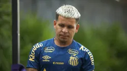 Yeferson Soteldo jogador do Santos durante treino no Centro de Treinamento CT Rei Pele, neste domingo (05). Foto: Reinaldo Campos/AGIF