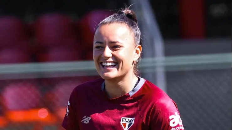 Camilinha, camisa 10 do São Paulo brilhou na goleada sobre o Bragantino, garantindo vaga nas quartas do Brasileirão Feminino