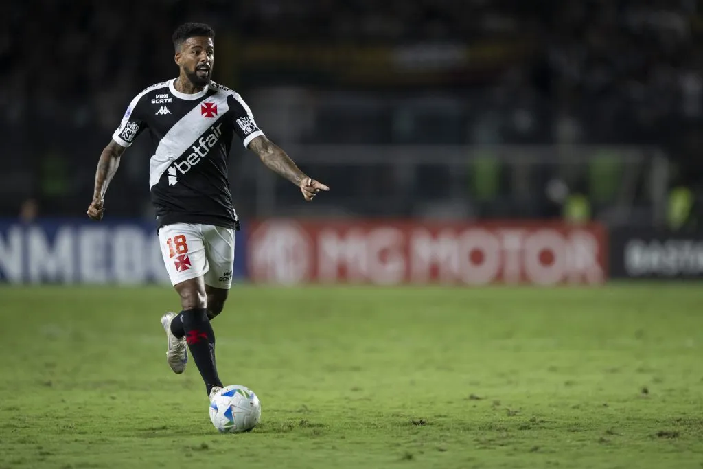 Paulinho em ação pelo Vasco. Foto: Jorge Rodrigues/AGIF