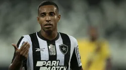 RJ - RIO DE JANEIRO - 17/01/2024 - CARIOCA 2024, BOTAFOGO X MADUREIRA - Victor Sa jogador do Botafogo durante partida contra o Madureira no estadio Engenhao pelo campeonato Carioca 2024. Foto: Jorge Rodrigues/AGIF