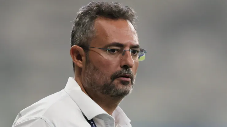 Mattos começa os trabalhos no Santos