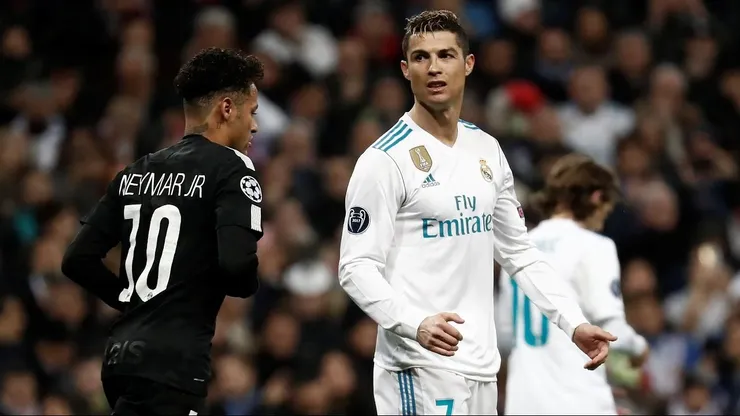 Neymar e Cristiano Ronaldo durante duelo entre Real Madrid x PSG pela Liga dos Campeões 2017/18. Foto: Richard Pelham/Getty Images