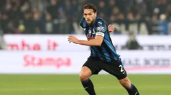 Zagueiro durante jogo pelo Atalanta. Photo by Marco Luzzani/Getty Images