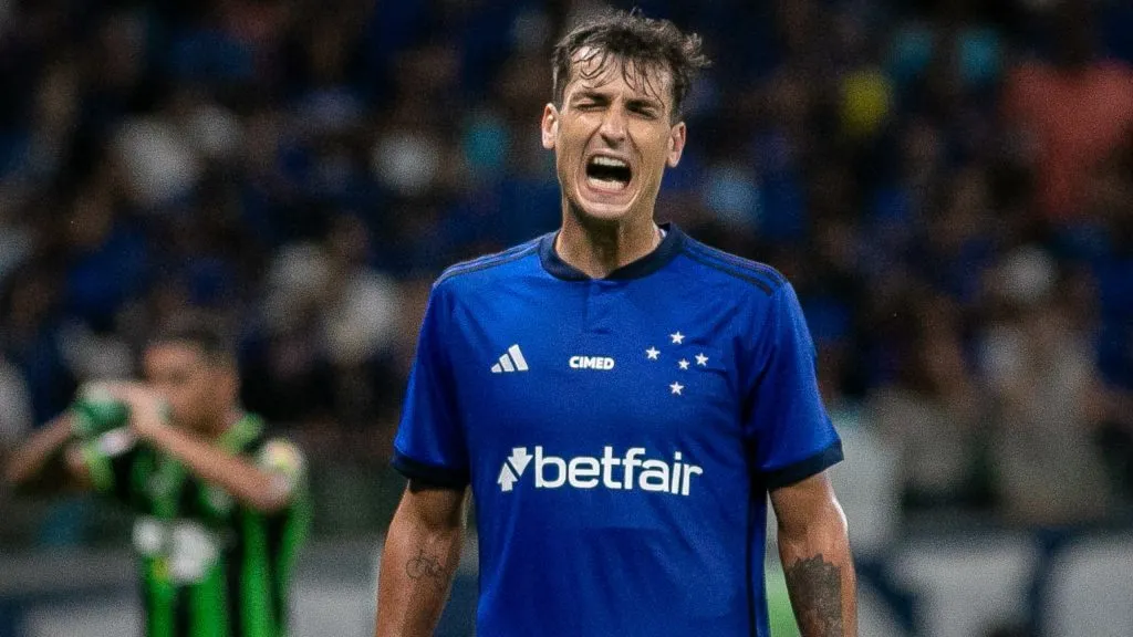 MG – BELO HORIZONTE – 15/02/2024 – MINEIRO 2024, CRUZEIRO X AMERICA-MG – Juan Dinenno jogador do Cruzeiro durante partida contra o America-MG no estadio Mineirao pelo campeonato Mineiro 2024. Foto: Fernando Moreno/AGIF