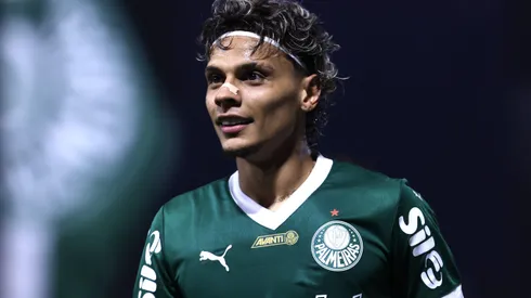 Richard Ríos durante partida contra o São Paulo, na Arena Barueri, pelo Brasileirão.
