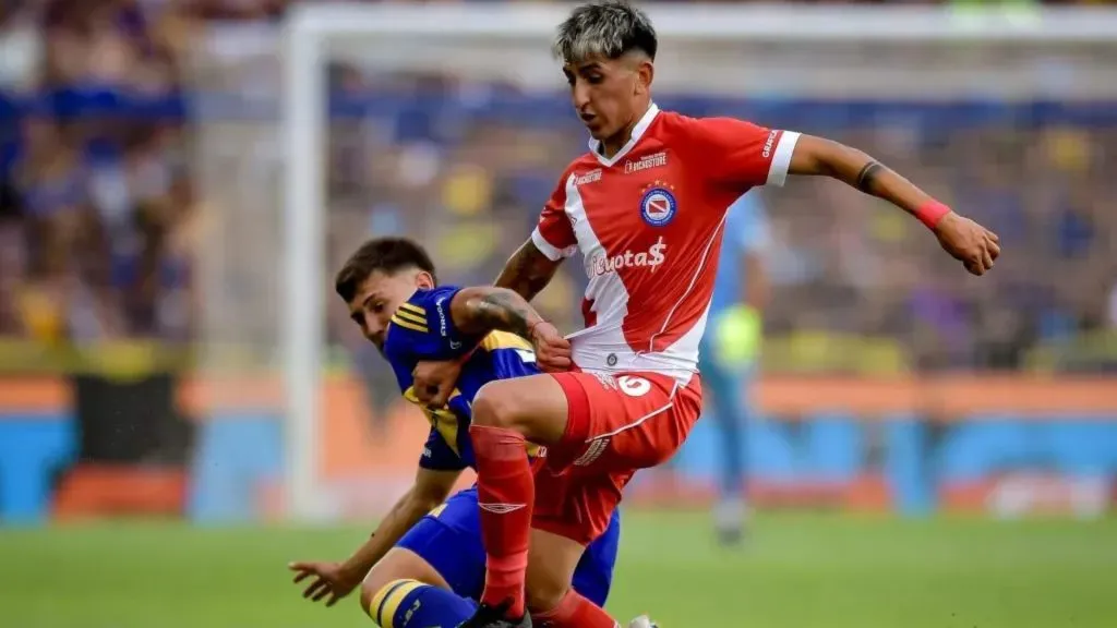 Especulado no Vasco, Lescano vive bom momento no futebol argentino – Foto: Marcelo Endelli/Getty Images