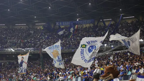 Torcida do Cruzeiro durante partida contra Atlético-MG, pelo Brasileirão Betano. Foto: Gilson Lobo/AGIF.