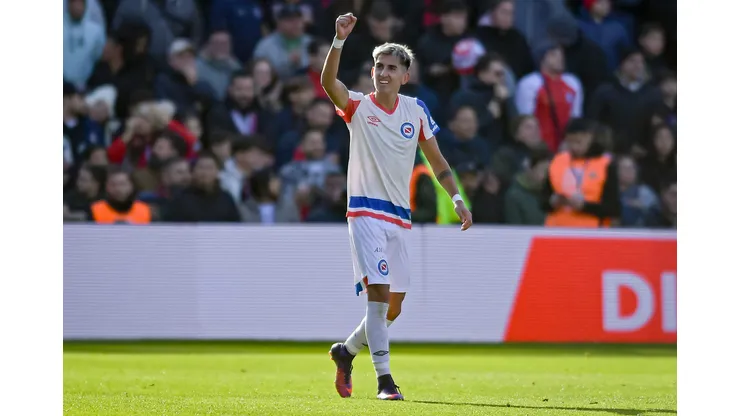 BUENOS AIRES, ARGENTINA - MAY 25: Alan Lescano of Argentinos Juniors celebrates after scoring the team's first goal during a match between Argentinos Juniors and River Plate as part of Liga Profesional 2024 at Diego Armando Maradona Stadium on May 25, 2024 in Buenos Aires, Argentina. (Photo by Marcelo Endelli/Getty Images)