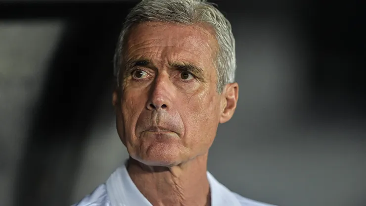 Luís Castro, técnico do Al Wasl- Foto: Thiago Ribeiro/AGIF.