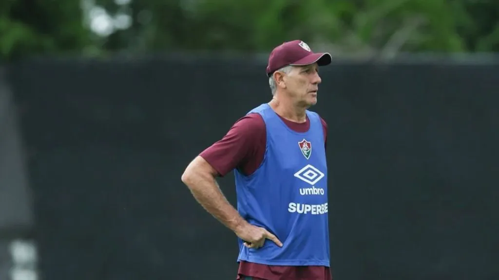 Renato Gaúcho comandando atividade no Fluminense – Foto: Marcelo Gonçalves/Fluminense