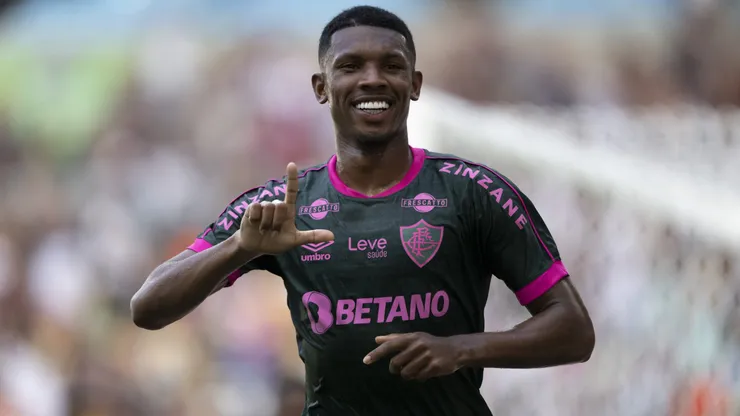 Lelê jogador do Fluminense comemora seu gol durante partida contra o Madureira no estádio Maracanã pelo campeonato Carioca 2024.