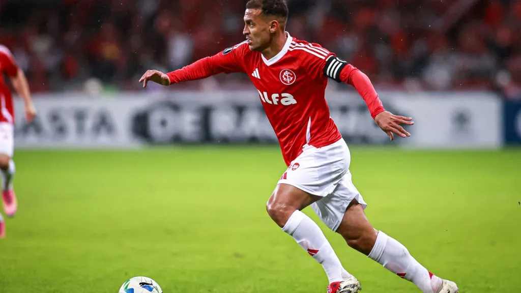 Alan Patrick em ação pelo Inter na Libertadores – Foto: Maxi Franzoi/AGIF