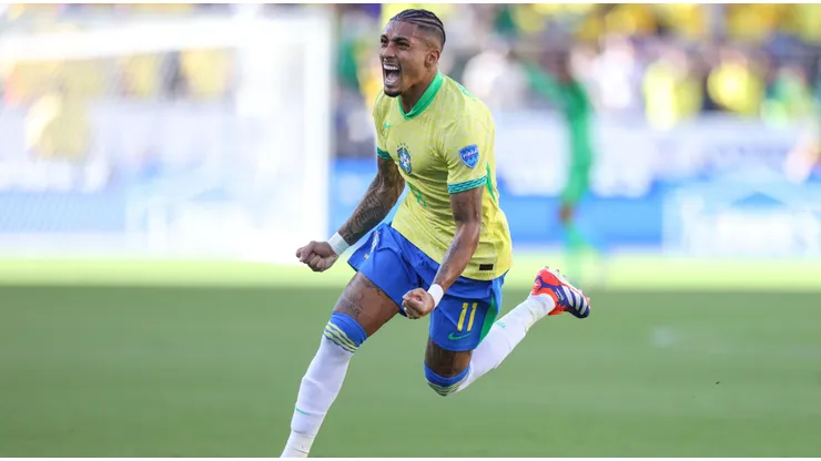 Raphinha comemora gol marcado pela Seleção Brasileira. Foto: ZUMA Press, Inc. / Alamy Stock Photo