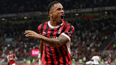 Okafor pelo Milan (Marco Luzzani/Getty Images)