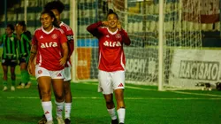 Julieta Morales, atacante das Gurias Coloradas comemora seu gol sobre o América-MG no Brasileirão Feminino