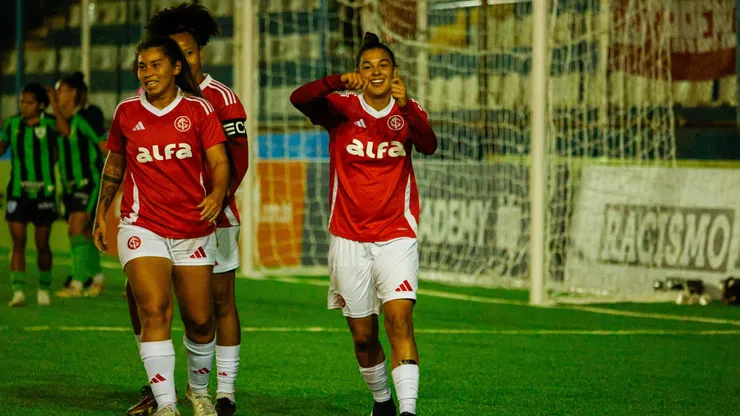 Julieta Morales, atacante das Gurias Coloradas comemora seu gol sobre o América-MG no Brasileirão Feminino