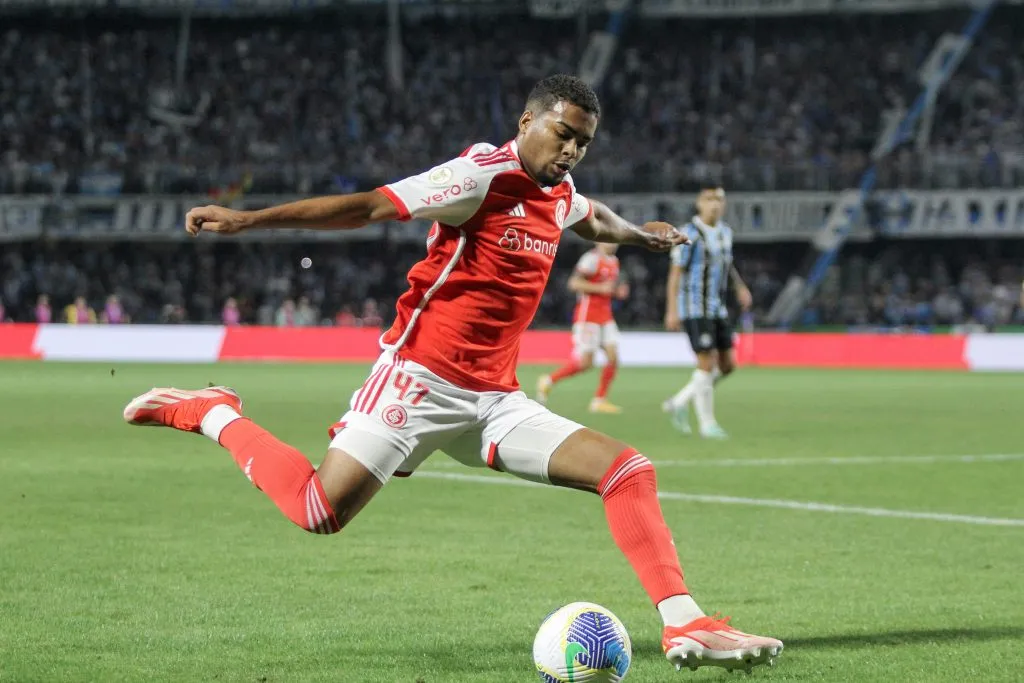 PR – CURITIBA – 22/06/2024 – BRASILEIRO A 2024, GREMIO X INTERNACIONAL – Gustavo Prado jogador do Internacional durante partida contra o Gremio no estadio Couto Pereira pelo campeonato Brasileiro A 2024. Foto: Lucas Gabriel Cardoso/AGIF