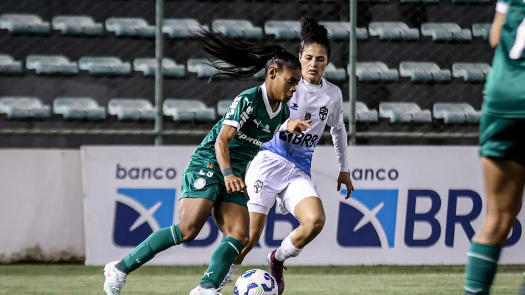 Jogadoras do Palmeiras e Real Brasília no Brasileirão Feminino