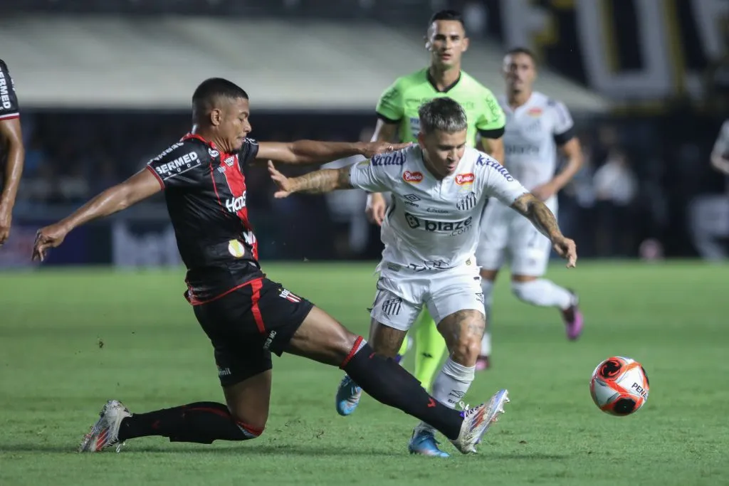 SP – SANTOS – 05/02/2025 – PAULISTA 2025, SANTOS X BOTAFOGO-SP – Soteldo jogador do Santos durante partida contra o Botafogo-SP no estadio Vila Belmiro pelo campeonato Paulista 2025. Foto: Reinaldo Campos/AGIF