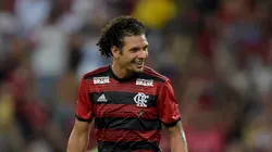 Volante durante jogo pelo Flamengo