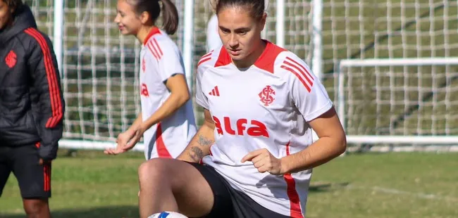 Fefa Lagoste, durante treino coletivo das Coloradas. Fotos: Lara Vantzen/Internacional