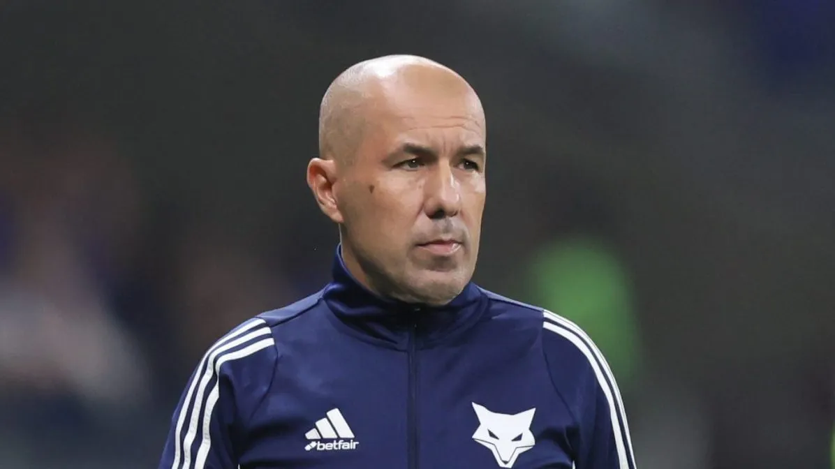 Leonardo Jardim tecnico do Cruzeiro durante partida contra o Palmeiras no estadio Mineirao pelo campeonato Brasileiro A 2025. Foto: Gilson Lobo/AGIF