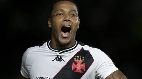 David e Estrella aparecem treinando em fase final de recuperação no Vasco.