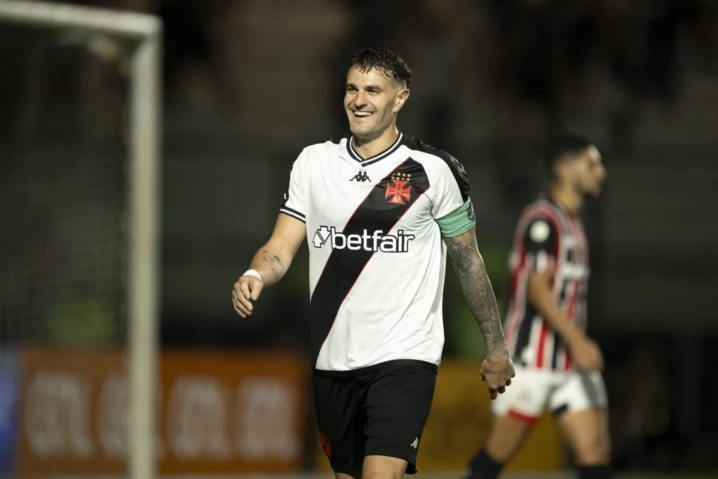 Vegetti jogador do Vasco comemora gol durante partida contra o São Paulo – Foto: Jorge Rodrigues/AGIF