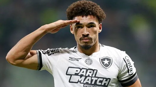 Adryelson durante partida. Foto: Miguel Schincariol/Getty Images