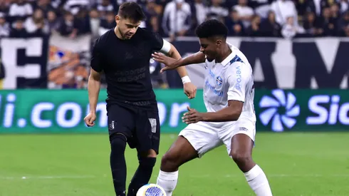 SP – SAO PAULO – 31/07/2024 – COPA DO BRASIL 2024, CORINTHIANS X GREMIO – Romero jogador do Corinthians disputa lance com Jemerson jogador do Gremio durante partida no estadio Arena Corinthians pelo campeonato Copa Do Brasil 2024. Foto: Marcello Zambrana/AGIF
