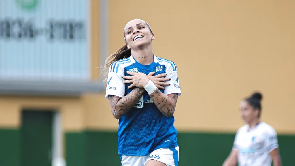 Jogadora do Cruzeiro em goleada sobre o Instituto 3B