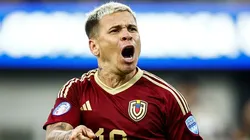 Soteldo comemorando gol durante partida entre Venezuela e México, pela Copa América 2024. Foto: Ronald Martinez