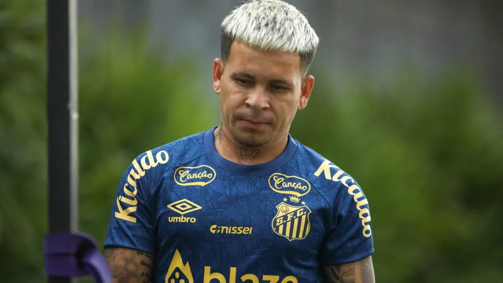 Soteldo durante treinamento. Foto: Reinaldo Campos/AGIF