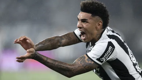 Igor Jesus em ação pelo Botafogo – Foto: Jorge Rodrigues/AGIF