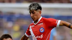 Alan Lescano em ação pelo Argentinos Juniors contra o Boca.
