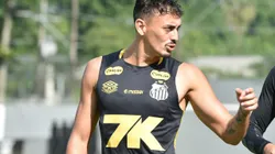 SP - SANTOS - 07/05/2025 - SANTOS, TREINO - Diego Pituca jogador do Santos durante treino no Centro de Treinamento CT Rei Pele. Foto: JOTA ERRE/AGIF
