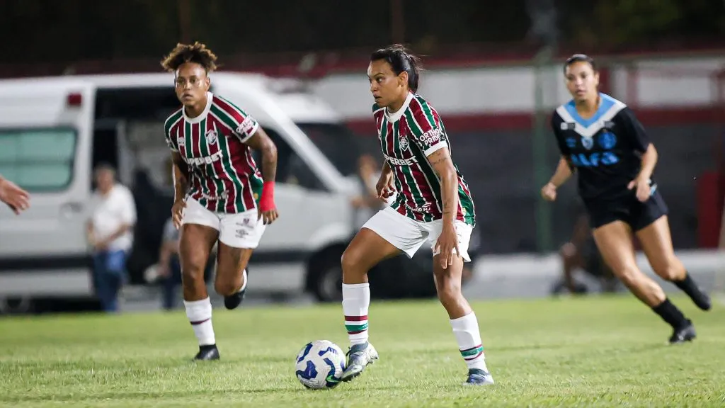 Elenco do Fluminense Feminino em confronto contra o Grêmio
