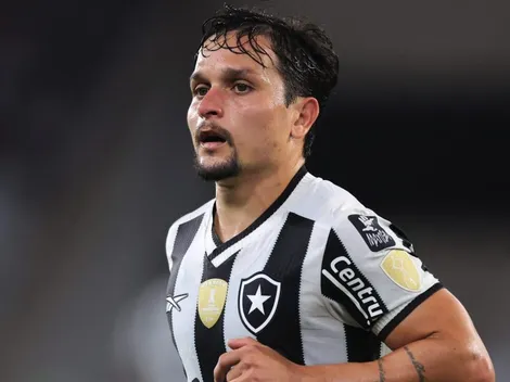 Artur revela que gramado sintético pode ser vantagem para Botafogo