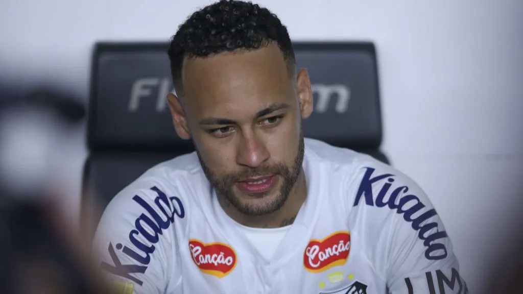 Neymar em partida pelo Santos. Foto: Reinaldo Campos/AGIF