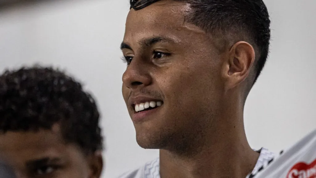 Hyan pode permanecer por mais tempo na Vila Belmiro - Foto: Raul Baretta/Santos FC.