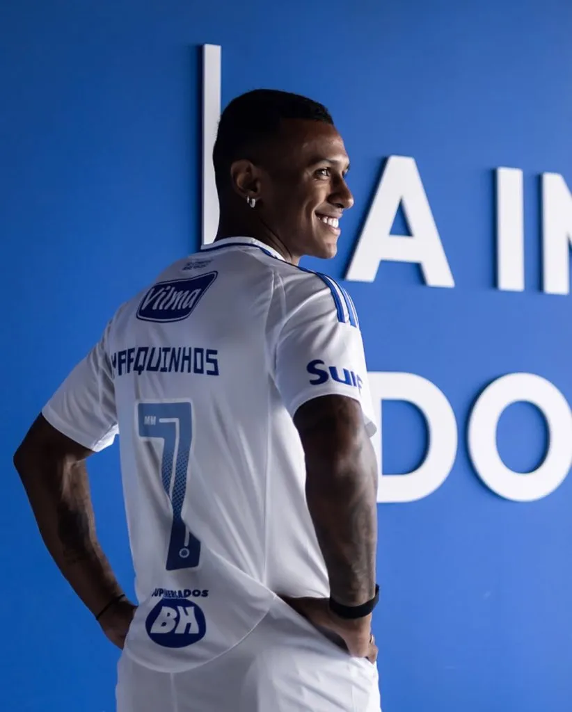 Marquinhos, comemora o vínculo definitivo até 2028 com time mineiro. Foto: Gustavo Aleixo/Cruzeiro