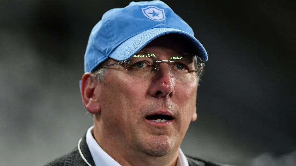 John Textor não está facilitando ao Grêmio - Foto: Thiago Ribeiro/AGIF.