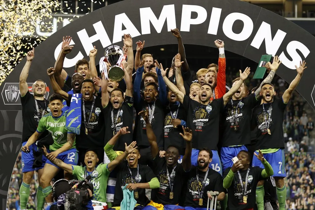 Seattle Sounders comemorando a conquista da Concacaf de 2022 – (Photo by Steph Chambers/Getty Images)