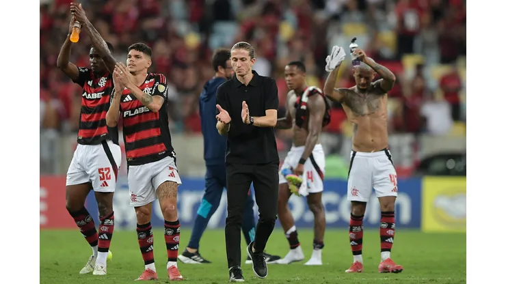 RJ - RIO DE JANEIRO - 28/05/2025 - COPA LIBERTADORES 2025, FLAMENGO X DEPORTIVO TACHIRA - Filipe Luis tecnico do Flamengo durante partida contra o Deportivo Tachira no estadio Maracana pelo campeonato Copa Libertadores 2025. Foto: Thiago Ribeiro/AGIF
