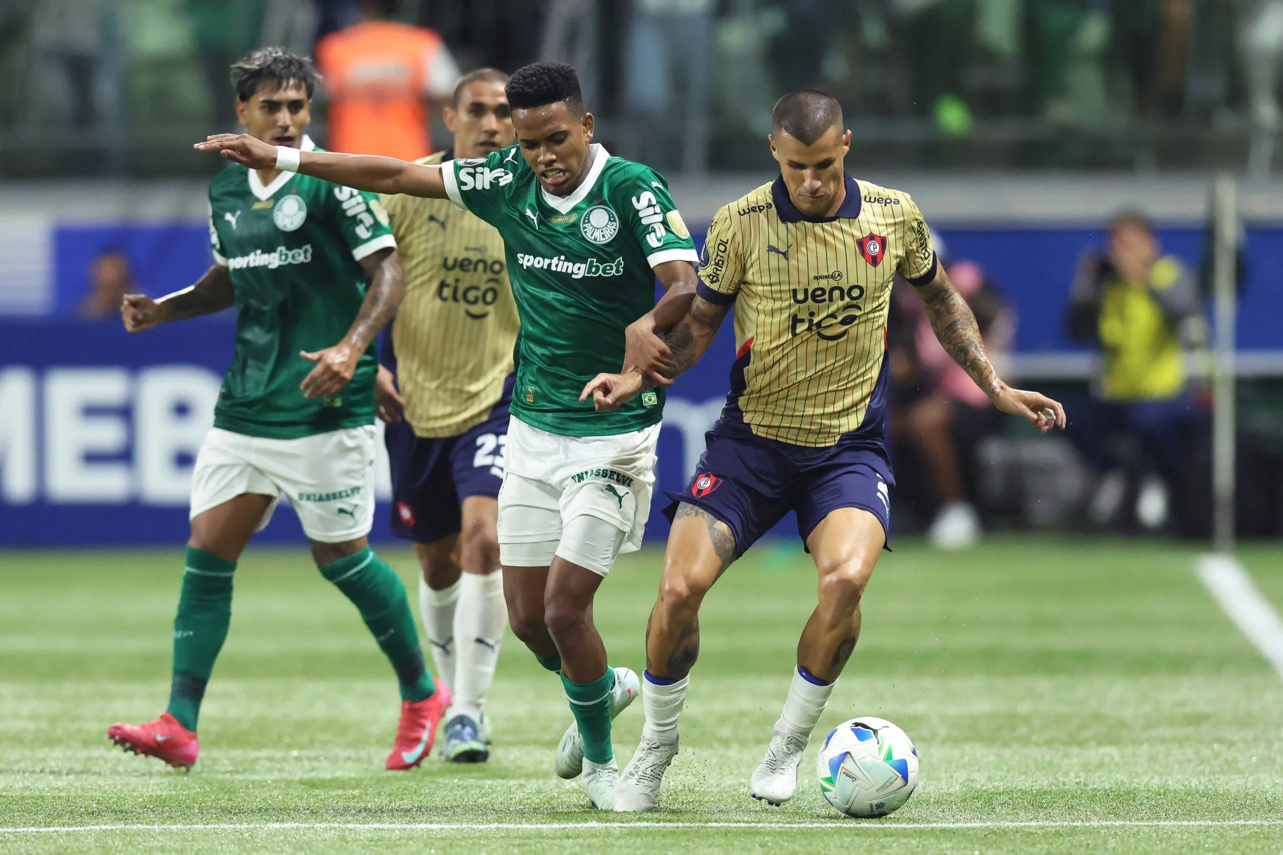 Benítez em jogo diante do Palmeiras. Photo by Alexandre Schneider/Getty Images