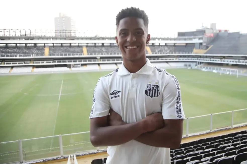 João Victor Balão renovou com o Santos – Foto: Pedro Ernesto Guerra Azevedo/Santos FC