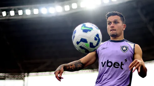 Artur. Treino do Botafogo no Estadio Nilton Santos - Foto: Vítor Silva/Botafogo